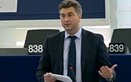 akt076 m